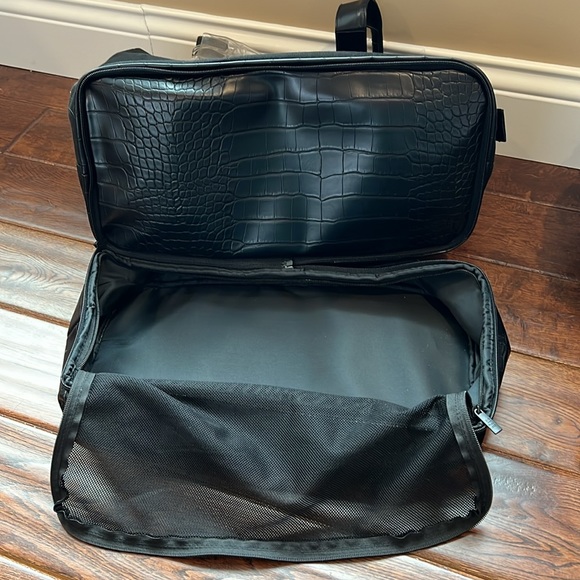 Black Beis Bundle, Convertible Weekender bag and Weekender Mini, &Cosmetic pouch - Picture 16 of 16